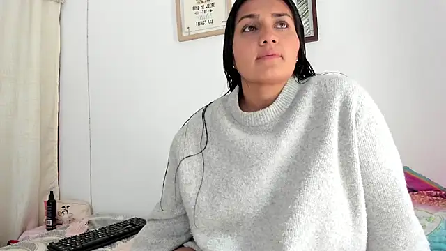 selena jhonson online show from November 12, 2025, 3:27 pm