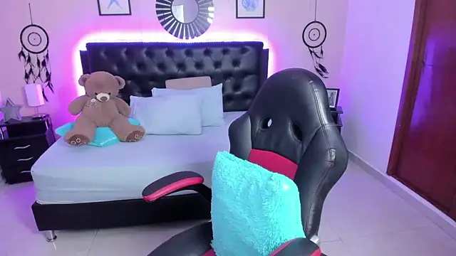 Snapshot of LolaVillalobos chatting on March 3, 2026, 11:50 am LolaVillalobos online show from March 3, 2026, 11:50 am