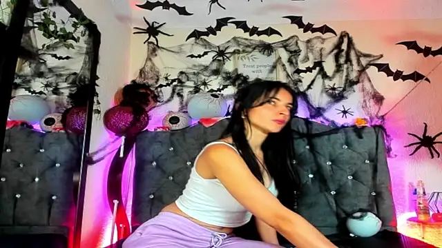 karol rose online show from October 15, 2025, 4:11 am