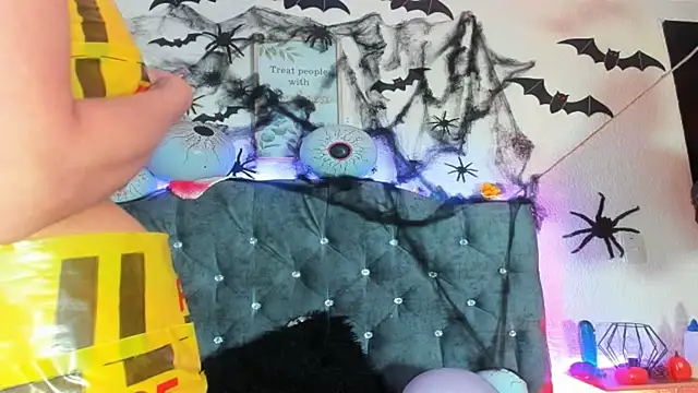 karol rose online show from October 14, 2025, 4:35 am