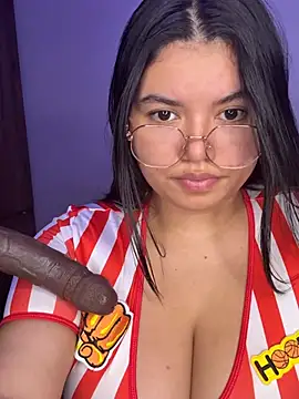 GIIABLOOM online show from May 4, 2026, 12:58 am