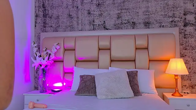 Edna Copper online show from October 4, 2025, 2:57 am