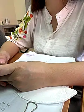 PhuongNhi21 online show from October 3, 2025, 1:42 am