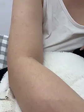 PhuongNhi21 online show from September 12, 2025, 2:39 pm