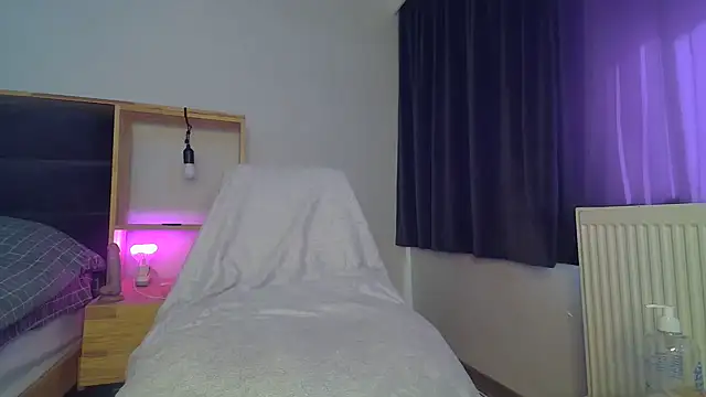 Snapshot of Melisss0404 chatting on September 17, 2025, 9:33 am Melisss0404 online show from September 17, 2025, 9:33 am