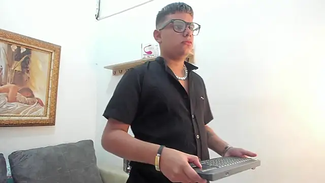 DavilANDkevin2 online show from October 18, 2025, 2:13 am