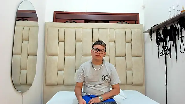 DavilANDkevin2 online show from October 20, 2025, 12:56 am