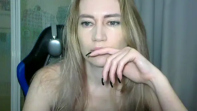 Snapshot of JessFoxxx chatting on November 2, 2025, 2:49 am JessFoxxx online show from November 2, 2025, 2:49 am