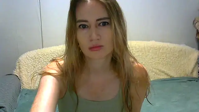 Snapshot of JessFoxxx chatting on September 17, 2025, 3:30 am JessFoxxx online show from September 17, 2025, 3:30 am