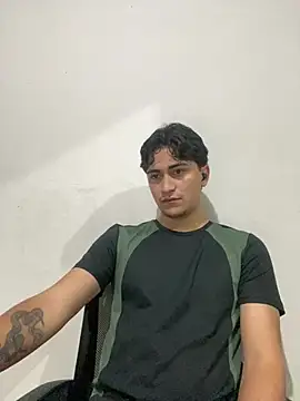 Tavinho067 online show from July 22, 2026, 11:07 pm