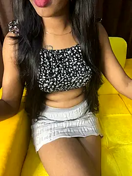 Snapshot of its_ur_flora chatting on September 24, 2025, 10:48 pm its ur flora online show from September 24, 2025, 10:48 pm