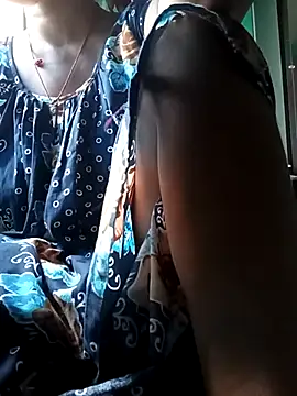 Snapshot of Desi_couple305 chatting on September 22, 2025, 2:28 am Desi couple305 online show from September 22, 2025, 2:28 am