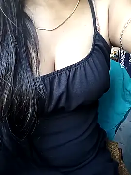 Snapshot of Desi_couple305 chatting on October 17, 2025, 2:04 am Desi couple305 online show from October 17, 2025, 2:04 am