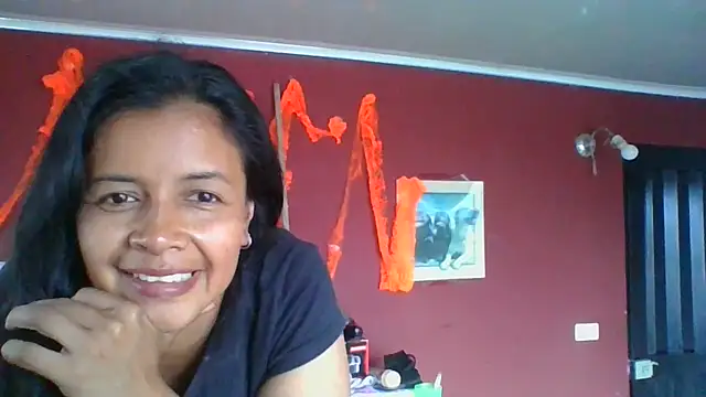 Snapshot of DianaOchoa_ chatting on October 23, 2025, 7:34 pm DianaOchoa  online show from October 23, 2025, 7:34 pm
