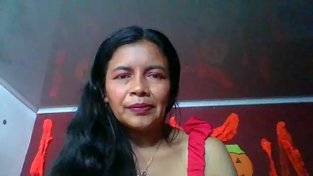 Snapshot of DianaOchoa_ chatting on October 28, 2025, 8:13 am DianaOchoa  online show from October 28, 2025, 8:13 am