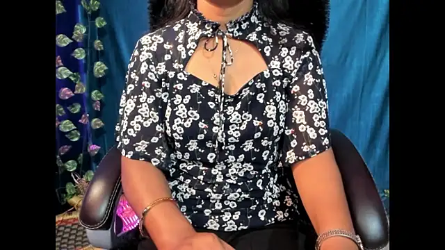 Snapshot of Forever_Love2025 chatting on October 24, 2025, 7:18 am Forever Love2025 online show from October 24, 2025, 7:18 am