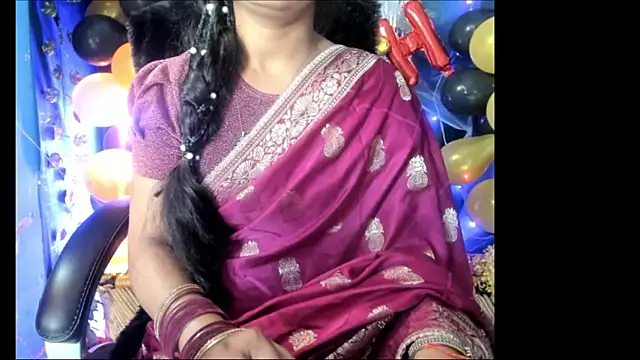 Snapshot of Forever_Love2025 chatting on November 22, 2025, 9:52 am Forever Love2025 online show from November 22, 2025, 9:52 am