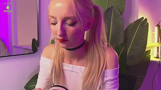 maya snow online show from October 15, 2025, 8:28 pm