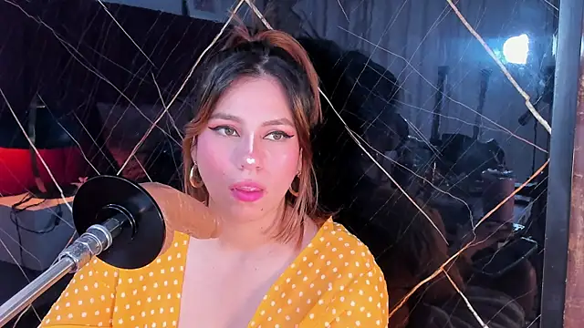 Snapshot of abby_blond_ chatting on October 3, 2025, 12:50 pm abby blond online show from October 3, 2025, 12:50 pm