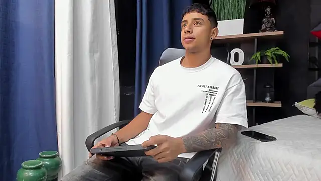 jaze bradley online show from December 1, 2025, 11:22 am