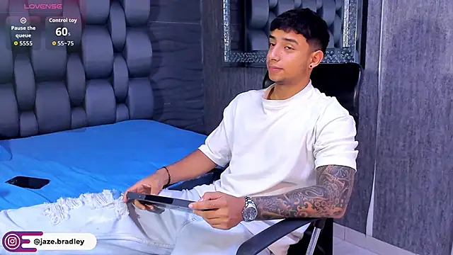 jaze bradley online show from October 4, 2025, 11:34 am