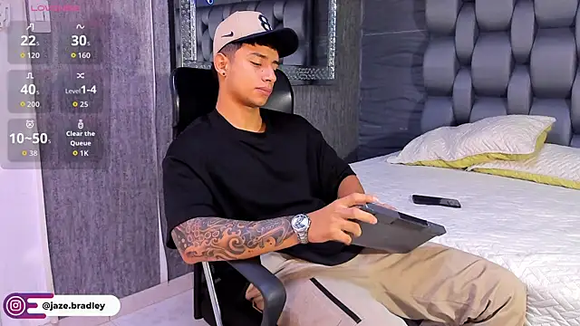 jaze bradley online show from September 24, 2025, 11:28 am