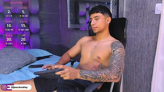 jaze bradley online show from October 17, 2025, 11:45 am