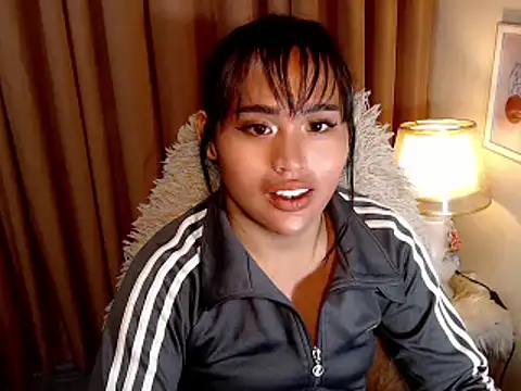 urmidnightcravingsxx online show from April 1, 2026, 6:05 pm