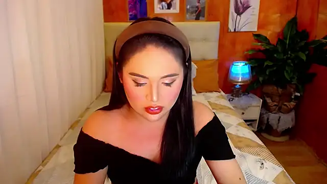 urmidnightcravingsxx online show from November 29, 2025, 3:56 pm