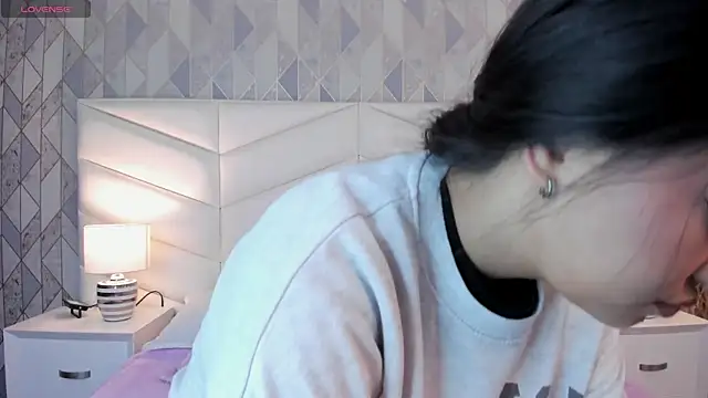 victoria   jonnes online show from September 17, 2025, 12:51 pm