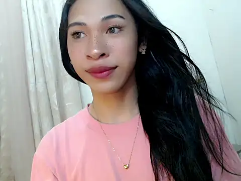 Snapshot of Annaloula chatting on February 3, 2026, 7:35 am Annaloula online show from February 3, 2026, 7:35 am