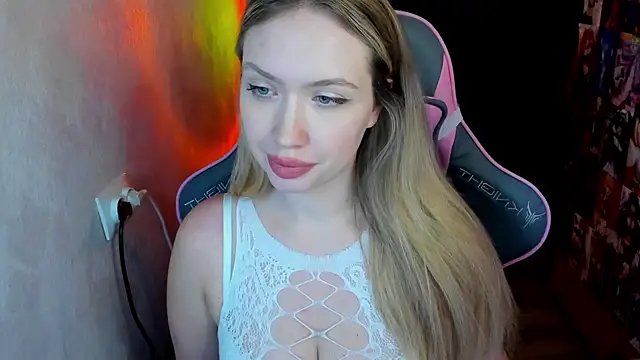 Snapshot of NicoleRiccii chatting on December 17, 2025, 11:32 pm NicoleRiccii online show from December 17, 2025, 11:32 pm