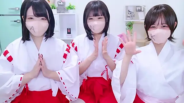 Snapshot of Anzu_xx chatting on October 22, 2025, 5:07 am Anzu xx online show from October 22, 2025, 5:07 am