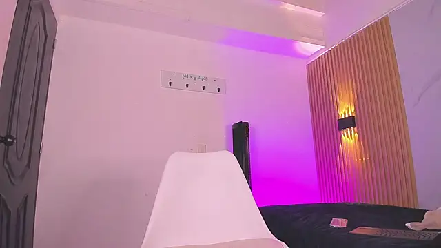 Snapshot of austin_rouse chatting on November 7, 2025, 7:40 pm austin rouse online show from November 7, 2025, 7:40 pm