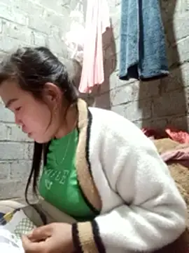 jienrrr online show from November 30, 2025, 2:40 pm