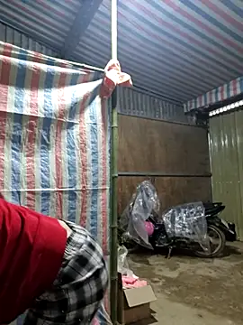 yoowwmr online show from November 12, 2025, 12:04 am