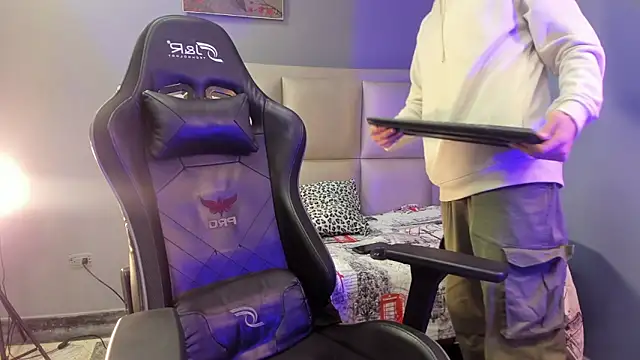 Snapshot of etham_wolf_ chatting on September 20, 2025, 4:01 pm etham wolf online show from September 20, 2025, 4:01 pm