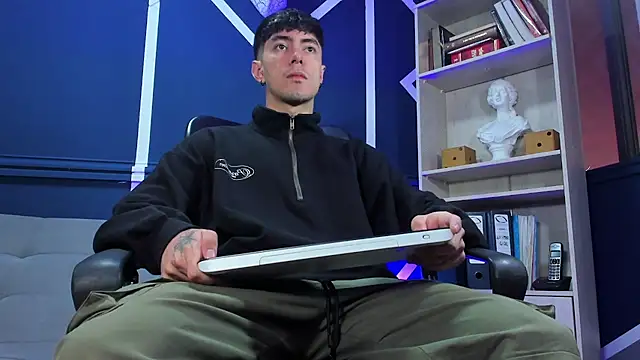 Snapshot of etham_wolf_ chatting on September 22, 2025, 12:22 pm etham wolf online show from September 22, 2025, 12:22 pm