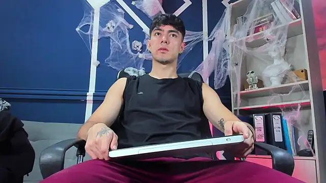 Snapshot of etham_wolf_ chatting on October 22, 2025, 1:21 pm etham wolf online show from October 22, 2025, 1:21 pm