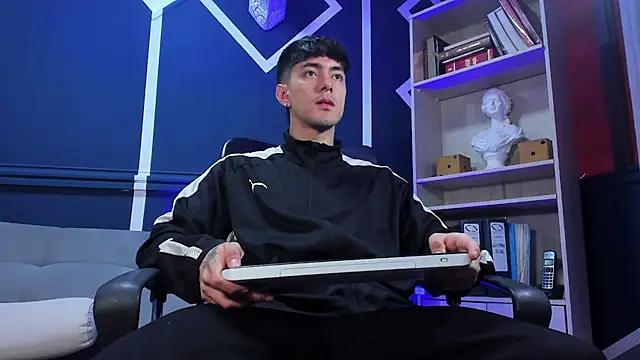 Snapshot of etham_wolf_ chatting on October 7, 2025, 11:22 am etham wolf online show from October 7, 2025, 11:22 am