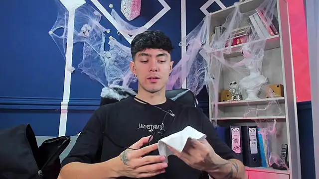 Snapshot of etham_wolf_ chatting on October 21, 2025, 4:28 pm etham wolf online show from October 21, 2025, 4:28 pm