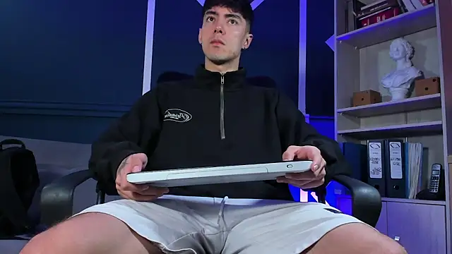 Snapshot of etham_wolf_ chatting on September 24, 2025, 12:33 pm etham wolf online show from September 24, 2025, 12:33 pm