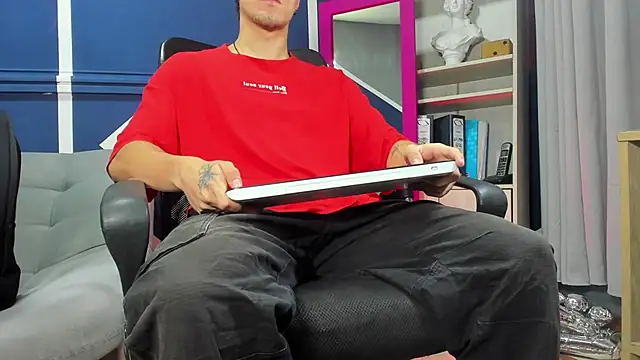 etham wolf  online show from November 29, 2025, 11:21 am