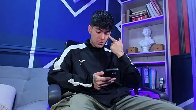 Snapshot of etham_wolf_ chatting on October 10, 2025, 1:01 pm etham wolf online show from October 10, 2025, 1:01 pm