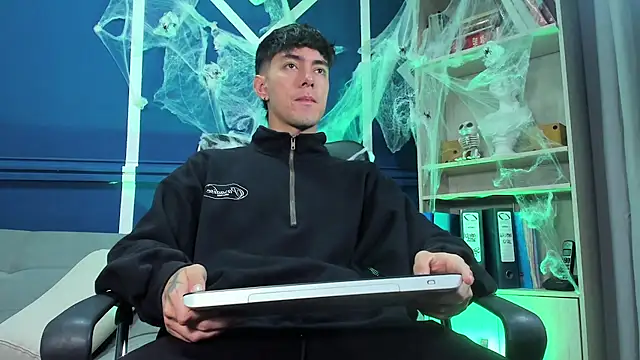 Snapshot of etham_wolf_ chatting on October 20, 2025, 11:55 am etham wolf online show from October 20, 2025, 11:55 am