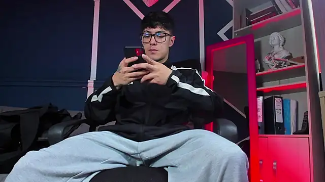 etham wolf  online show from November 24, 2025, 2:17 pm