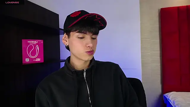 Snapshot of Ezra_Storm chatting on October 3, 2025, 4:58 am Ezra Storm online show from October 3, 2025, 4:58 am