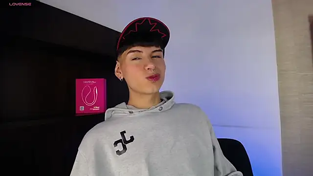 Snapshot of Ezra_Storm chatting on October 5, 2025, 4:58 am Ezra Storm online show from October 5, 2025, 4:58 am