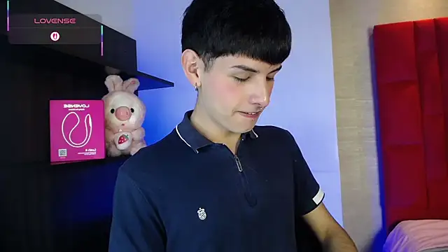 Snapshot of Ezra_Storm chatting on October 25, 2025, 4:44 am Ezra Storm online show from October 25, 2025, 4:44 am