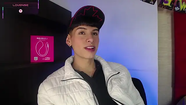 Snapshot of Ezra_Storm chatting on October 11, 2025, 5:19 am Ezra Storm online show from October 11, 2025, 5:19 am